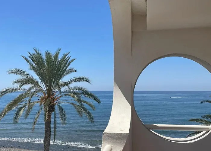 Beachfront San Pedro Alcantara Apartament